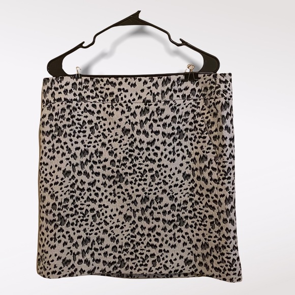 LOFT Snow Leopard Skirt Size L - Picture 14 of 17